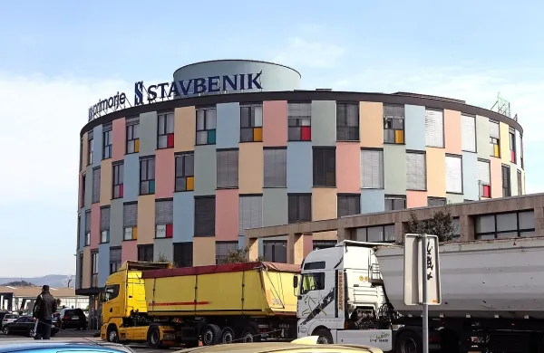 10. junija bo dražba poslovnih prostorov v koprski  Rotondi.