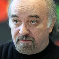 Evald Flisar: “Dobili smo, po mojem  mnenju, naravnost zgleden približek 
najboljšega, kar je v zadnjih dveh desetletjih nastalo na pesniških tleh te 
velikanske, kulturno bogate države.”