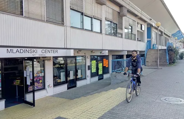 Športni zavod in mladinski center sta pod isto streho, a 
ostajata ločena. 