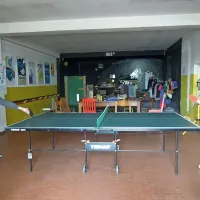 Pingpong miza v enem od preurejenih prostorov.