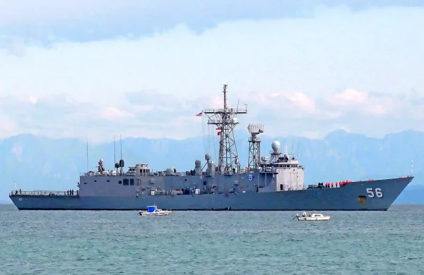 V koprsko pristanišče je danes vplula ameriška ladja USS 
Simpson. V Sloveniji bo ostala do nedelje, vendar ne bo 
odprta za javnost.