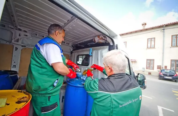 V akciji zbiranja nevarnih odpadkov so v Komunali Koper  v 
Mestni občini Koper in Občini Ankaran skupno zbrali več kot 
pet ton nevarnih odpadkov.