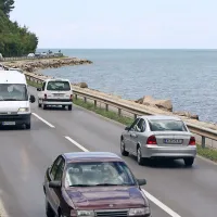 Obalno cesto bi lahko simbolično zaprli že prihodnji petek. 
Po enem od predlogov bi lahko bila zaprta ob vikendih, med 
tednom pa odprta.