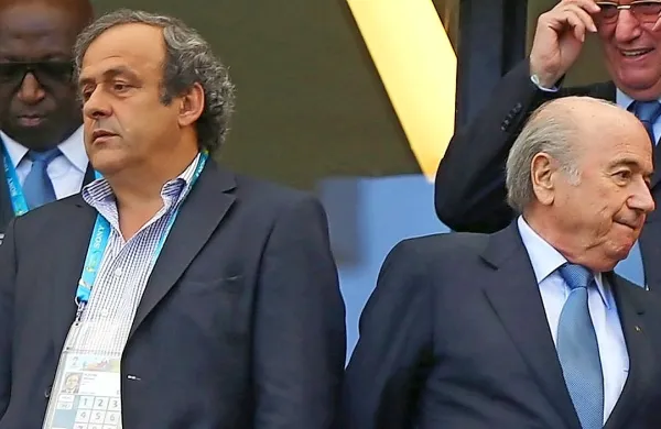 Na različnih bregovih: Michael Platini (levo) in Sepp Blatter.