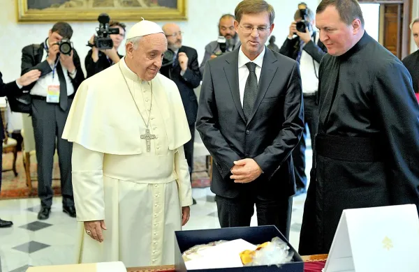 Cerar: Papež ima izjemen spomin
