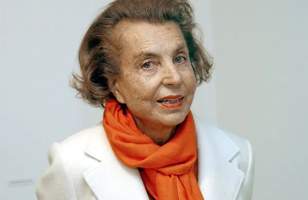 Med izkoriščevalci 92-letne milijarderke Liliane Bettencourt 
je bil najbolj pogolten zvezdniški fotograf Francois-Marie 
Banier