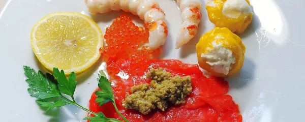 Kreme za sončenje z visokim zaščitnim faktorjem blokirajo vnos vitamina D prek sonca, zato ga moramo 
nadomestiti z morsko hrano ali žiti in mlečnimi izdelki.
