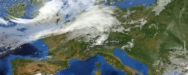 Nad Sredozemljem se krepi anticiklon.

