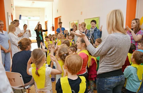 Paliativni oddelek zdaj  krasijo slike otrok