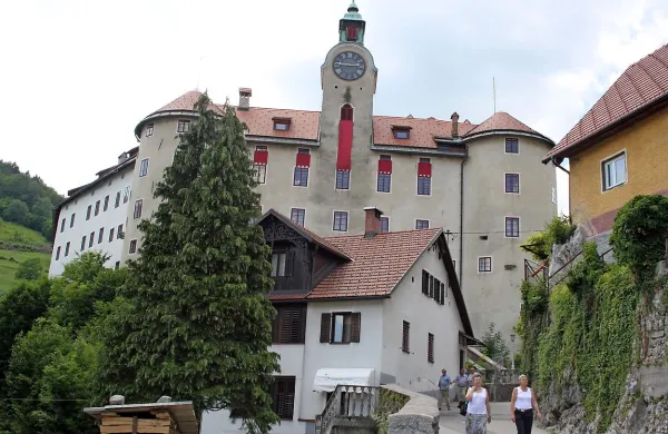 V Idriji bodo drevi počastili 350-letnico Godbenega društva 
rudarjev Idrija. Praznovanje bodo obeležili s predstavitvijo 
zbornika v Kendovem dvorcu in koncertom na gradu Gewerkenegg.