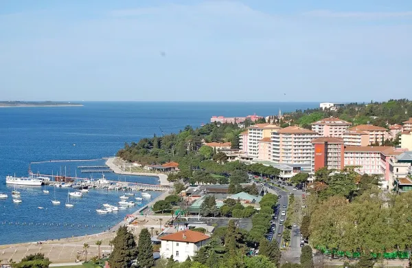 Pred srečanjem poslovnih voditeljev JV Evrope Summit 100 
se bodo drevi v Portorožu na neformalni večerji sestali 
predsedniki držav, ki sodelujejo v procesu Brdo.