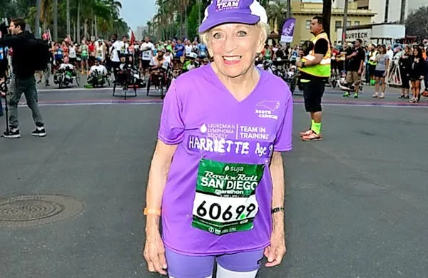 Američanka Harriette Thompson je najstarejša oseba, ki je 
kdaj koli končala pravi maraton, se pravi pretekla 42 kilometrov in 195 metrov.