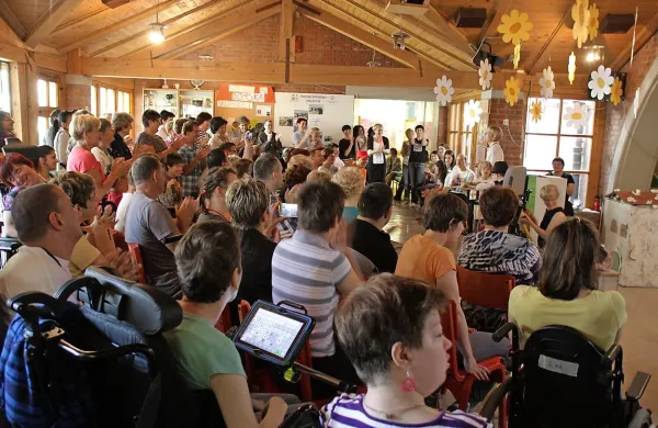 Praznovanje ob jubileju so začeli s srečanjem z nekdanjimi 
učenci in zaposlenimi.