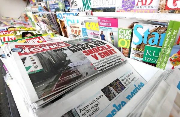   NKBM bo  44 blagovnih znamk propadle družbe Delo revije 
prodala Bojanu Požarju.