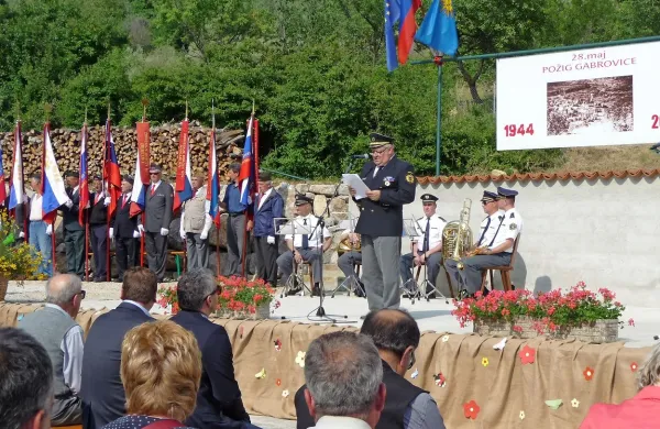 Predsednik Zveze policijskih veteranskih društev Sever Tomo 
Čas pravi, da je poskus potvarjanja zgodovine krepko 
presegel mejo dopustnega .