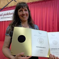 Zborovodkinja Aleksandra Pertot je prejela kar  dve priznanji 
Javnega sklada Republike Slovenije za kulturne dejavnosti: 
častno Gallusovo značko in zlato značko.