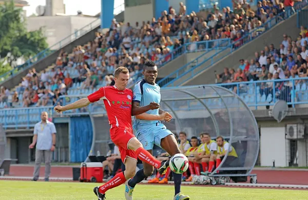 Po daljšem času spet večje  število gledalcev v športnem 
parku včeraj ni  videlo golov. 
