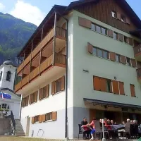 Nov najemnik je že in bo še vlagal denar   v prenovo  hotela Alpine. Pravi, da že zdaj razmišlja 
o odkupu. 