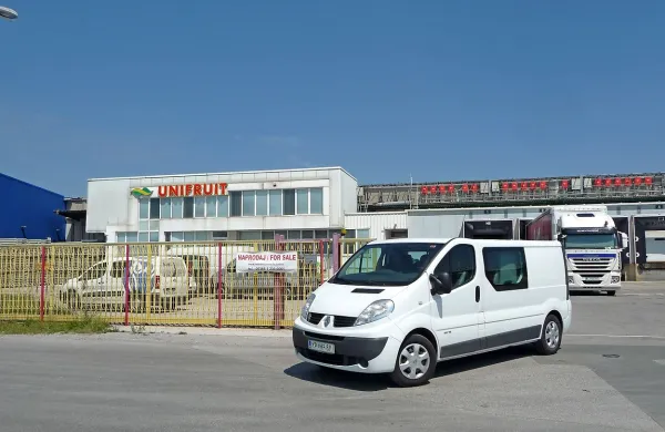 Mercator, ki mu je pred tremi tedni požar uničil osrednje 
skladišče v Zalogu, je prejšnji teden najel dodatna skladišča 
v Sežani in Ljubljani. 