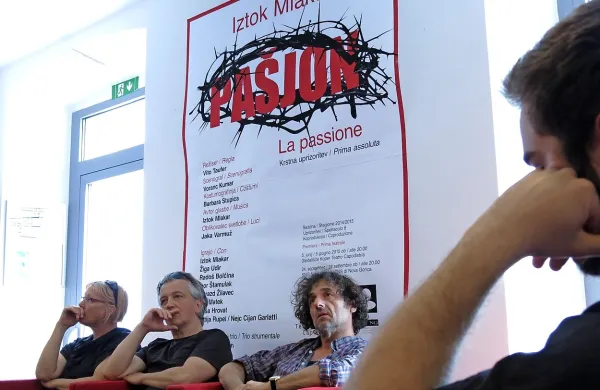O Pašjonu so v Kopru med drugim spregovorili Neda R. Bric, Iztok Mlakar, Vito Taufer in 
scenarist Voranc Kumar. V predstavi igrajo še: Žiga Udir, Radoš Bolčina, Igor Štamulak, 
Gorazd Žilavec, Rok Matek, Tjaša Hrovat in Matija Rupel /  Nejc Cijan  Garlatti. V živo jih bo 
spremljal instrumentalni trio - David Trebižan, David Šuligoj in Roman Kobal.

 

