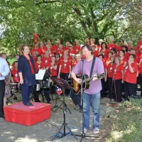 V kulturnem programu so nastopali učenci OŠ dr. Aleš Bebler 
- Primož, Hrvatini, podružnične šole Ankaran, dramski igralec 
Radoš Bolčina, Drago Mislej - Mef in Tržaški pevski zbor 
Pinko Tomažič.