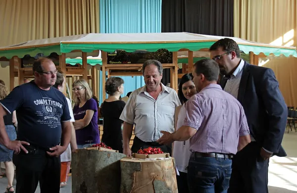 Ob češnjah, ki jih je bilo moč pokušati in kupiti,   je v ospredju 
festivala bila gozdarska dejavnost.