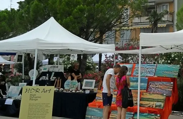 Art sejem bo v Izoli do konca septembra  še sedem sobot in 
nedelj, vsak prvi in tretji vikend v mesecu.