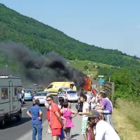 Avtobus v plamenih