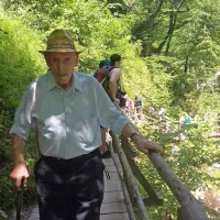 Najstarejši udeleženec izleta, 96-letni Franc Cergol, je brez 
težav  urno prehodil ves vintgar.
