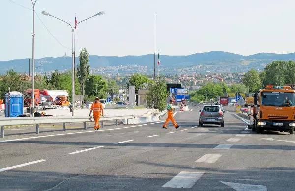 Iz Slovenije se na delo v Italijo  dnevno vozi 10.000 ljudi.