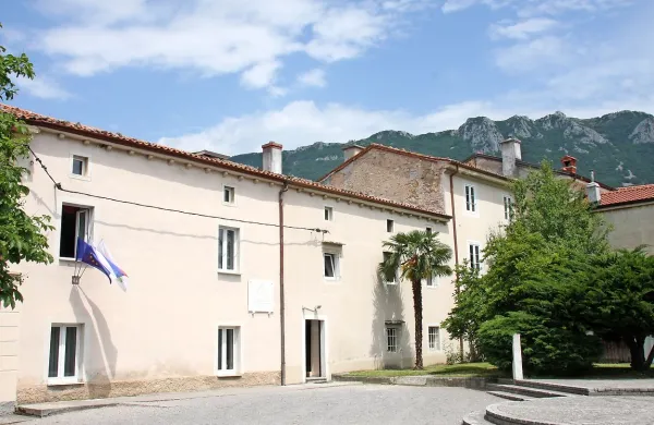 Po naložbah v osnovne šole prihaja na vrsto tudi reševanje 
prostorske stiske ajdovske glasbene šole. 