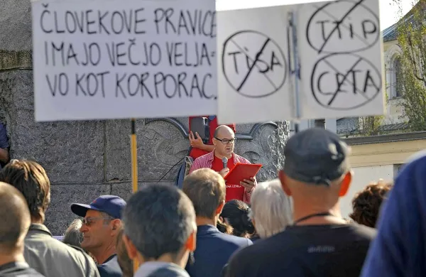 Evropski parlament v sredo na plenarni seji ne bo glasoval o 
priporočilih Evropski komisiji za pogajanja z ZDA o prostotrgovinskem sporazumu TTIP. 