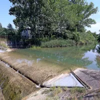 Čeprav je v strugi Rižane manj vode, kot je je bilo pred 
kratkim, in ima tudi izvir nizek vodostaj, v Rižanskem vodovodu pravijo, da so takšne količine običajne za to obdobje.   