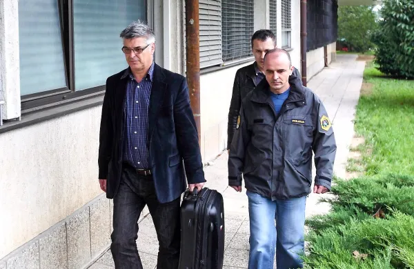 Edvarda Progarja  so koprski kriminalisti pripeljali na zaslišanje k preiskovalnemu sodniku v 
začetku novembra leta 2013.  Pred dnevi pa je tožilstvo proti njemu vložilo obtožbo.