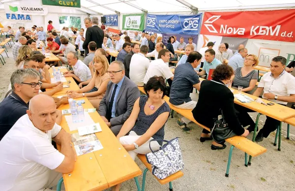Gospodarstveniki so imeli na jubilejnem srečanju  priložnost za neformalne 
pogovore, iz katerih se lahko razvije sodelovanje.