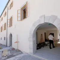 Kljub letom propada so se ohranili zanimivi kamniti detajli. 