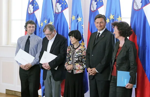Predsednik republike Borut Pahor je vročil srebrni red za 
zasluge oblikovalcu Matjažu Vipotniku za izjemen prispevek 
k oblikovanju podobe slovenske kulture. Posthumno je 
srebrni red za zasluge vročil Jožetu Ciuhi za izjemen prispevek k slovenski umetnosti druge polovice 20. stoletja. 
Koroški pisateljici Maji Haderlap pa je vročil red za zasluge.