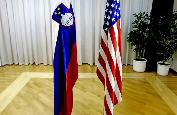 Vladi Slovenije in ZDA sta danes podpisali sporazum  o plačilu 
slovenskega deleža dolga nekdanje SFRJ do ameriške vlade 
in njenih agencij. 