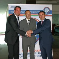 Andreas Holzer, Branko Japelj in Franz Lang (z leve) so si 
včeraj zadovoljno segli v roke.