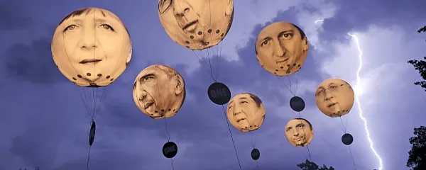 Z baloni z obrazi državnikov so prostovoljci ONE na vrhu G7 na Bavarskem v Nemčiji politike opozorili, da  ne 
bodo “hot air”, prazen nič.