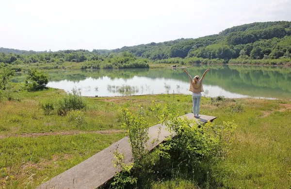 Poletje je tu, suša tudi, preglavice z namakanjem iz zadrževalnika na potoku Vogršček pa ostajajo.    