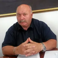 Slavko Vižintin zavrača očitke, da dela slabo in da si s  
spremembami statuta želi obdržati predsedniško mesto. 