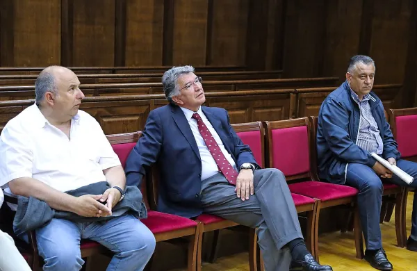 Glavne priče na sojenju Georgu in Tomislavu Klokočovniku ter Martinu Đerđaju (z leve)  pridejo 
na vrsto na julijski obravnavi.