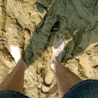 Tacanje po blatu je bilo za bosonoge začetnike dobrodošel premor.