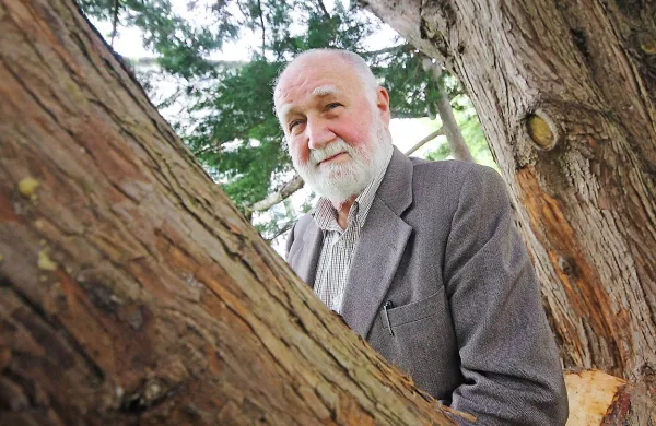 Pavel Medvešček nagrado prejme  za ohranjanje nesnovne 
kulturne dediščine in slovenskega ljudskega izročila.   