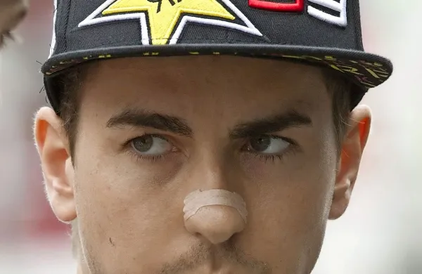 Na preizkušnji svetovnega motociklističnega prvenstva v 
Barceloni je v elitnem razredu motoGP zmagal domačin 
Jorge Lorenzo.