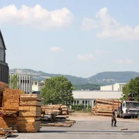 Družba  SGG Tolmin načrtuje  v nekdanjem obratu Mehanizacija lesno predelovalni center.