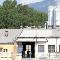 Družba  SGG Tolmin načrtuje  v nekdanjem obratu Mehanizacija lesno predelovalni center.