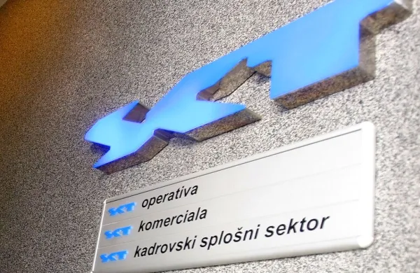 Interpol je aprila izdal tiralico za Peklarjem, lastnikom podjetja 
Socius, ki je vpleten v sporne posle s propadlim gradbenim 
velikanom SCT. 