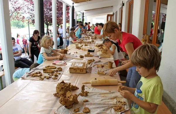 Tradicijo opekarstva prena&scaron;ajo na mlade